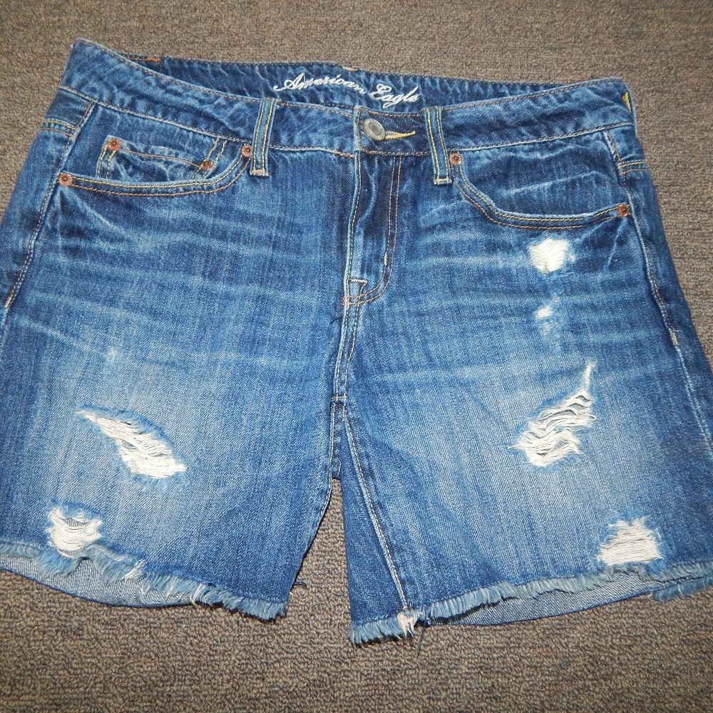 AEO Womens Size 4 DESTROYED Denim Shorts AWESOME